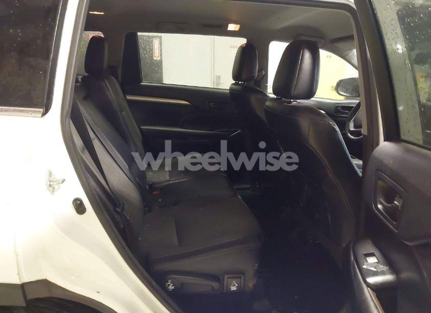 Photo 8 of 2016 Toyota Highlander LE PLUS V6 (VIN 5TDZKRFH8GS158614)