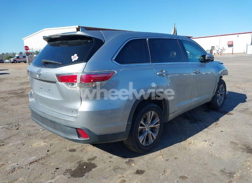 Photo 4 of 2014 Toyota Highlander LE PLUS V6 (VIN 5TDZKRFH9ES029472)