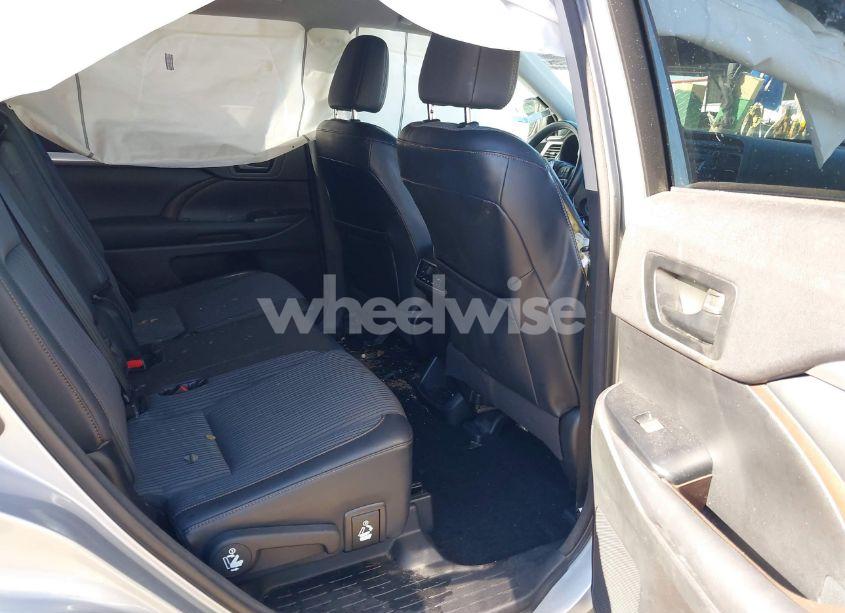 Photo 8 of 2014 Toyota Highlander LE PLUS V6 (VIN 5TDZKRFH9ES029472)