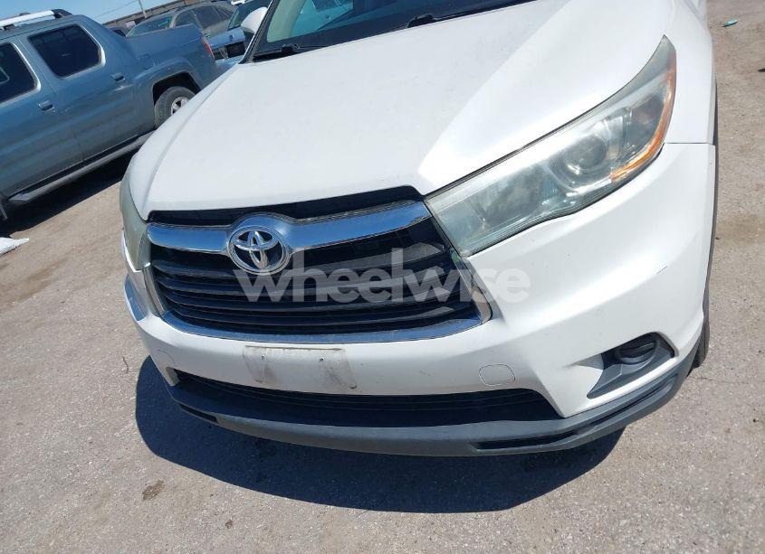 Photo 12 of 2015 Toyota Highlander LE V6 (VIN 5TDZKRFH9FS099524)