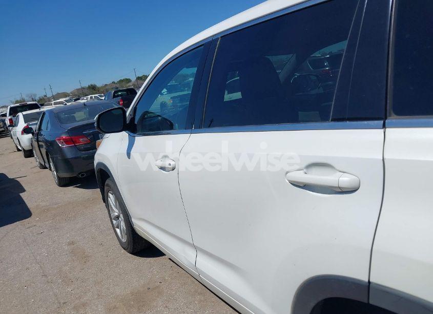 Photo 14 of 2015 Toyota Highlander LE V6 (VIN 5TDZKRFH9FS099524)