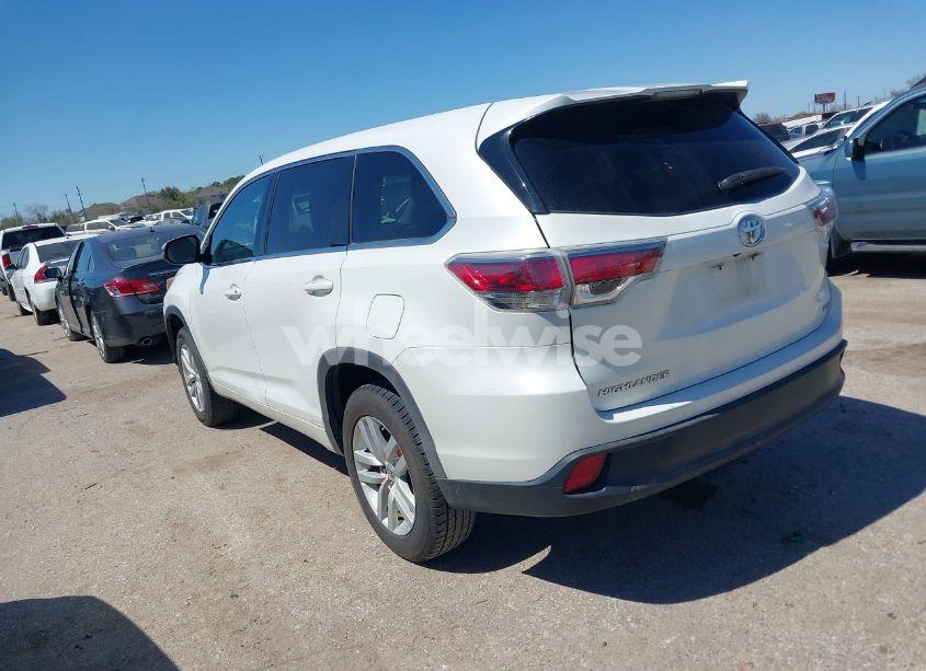 Photo 3 of 2015 Toyota Highlander LE V6 (VIN 5TDZKRFH9FS099524)
