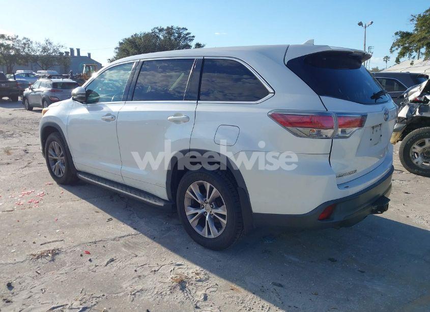 Photo 3 of 2015 Toyota Highlander LE PLUS V6 (VIN 5TDZKRFH9FS117066)