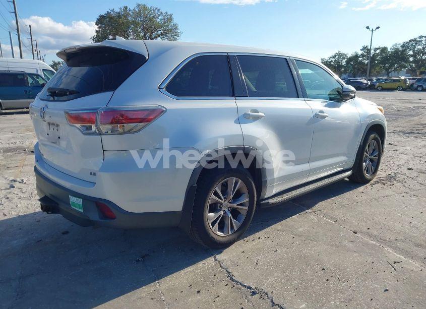 Photo 4 of 2015 Toyota Highlander LE PLUS V6 (VIN 5TDZKRFH9FS117066)
