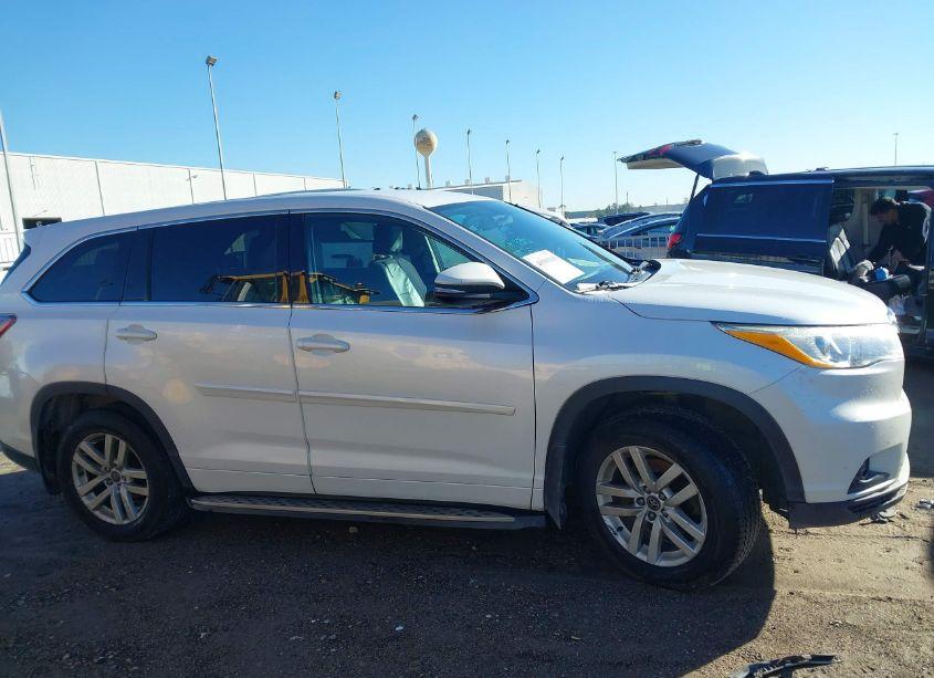 Photo 13 of 2016 Toyota Highlander LE V6 (VIN 5TDZKRFH9GS177379)