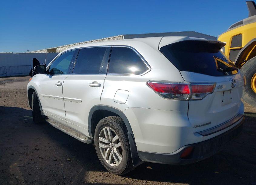 Photo 3 of 2016 Toyota Highlander LE V6 (VIN 5TDZKRFH9GS177379)