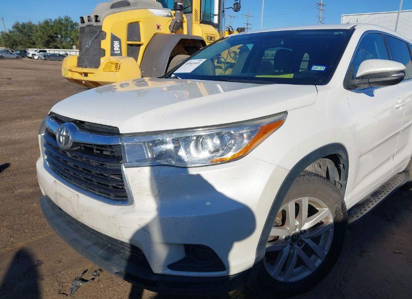 Photo 6 of 2016 Toyota Highlander LE V6 (VIN 5TDZKRFH9GS177379)