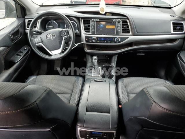 Photo 10 of 2016 TOYOTA HIGHLANDER LE (VIN 5TDZKRFH9GS187359)