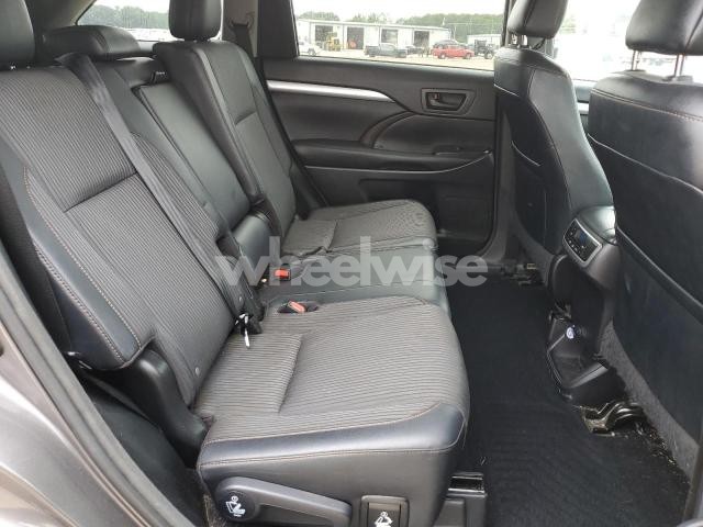Photo 4 of 2016 TOYOTA HIGHLANDER LE (VIN 5TDZKRFH9GS187359)