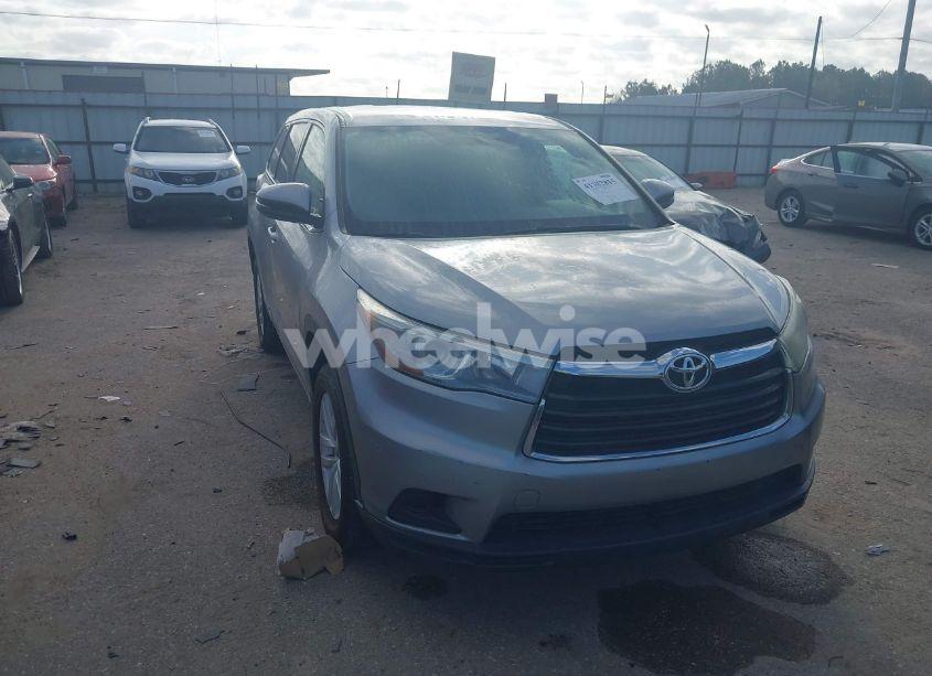 2015 Toyota Highlander LE V6 (VIN 5TDZKRFHXFS055290) main photo