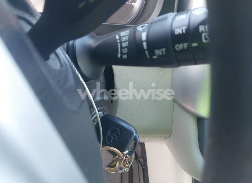 Photo 11 of 2015 Toyota Highlander LE V6 (VIN 5TDZKRFHXFS055290)