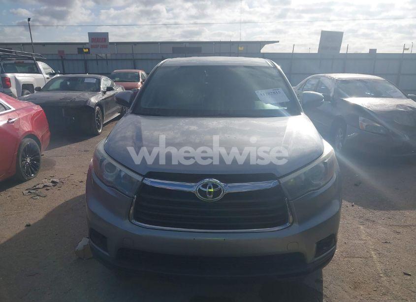 Photo 12 of 2015 Toyota Highlander LE V6 (VIN 5TDZKRFHXFS055290)