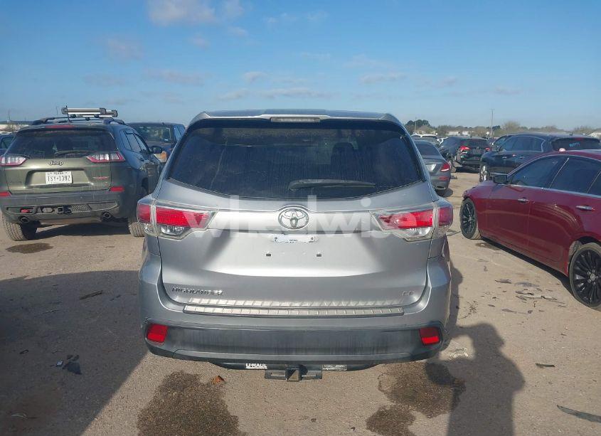 Photo 16 of 2015 Toyota Highlander LE V6 (VIN 5TDZKRFHXFS055290)