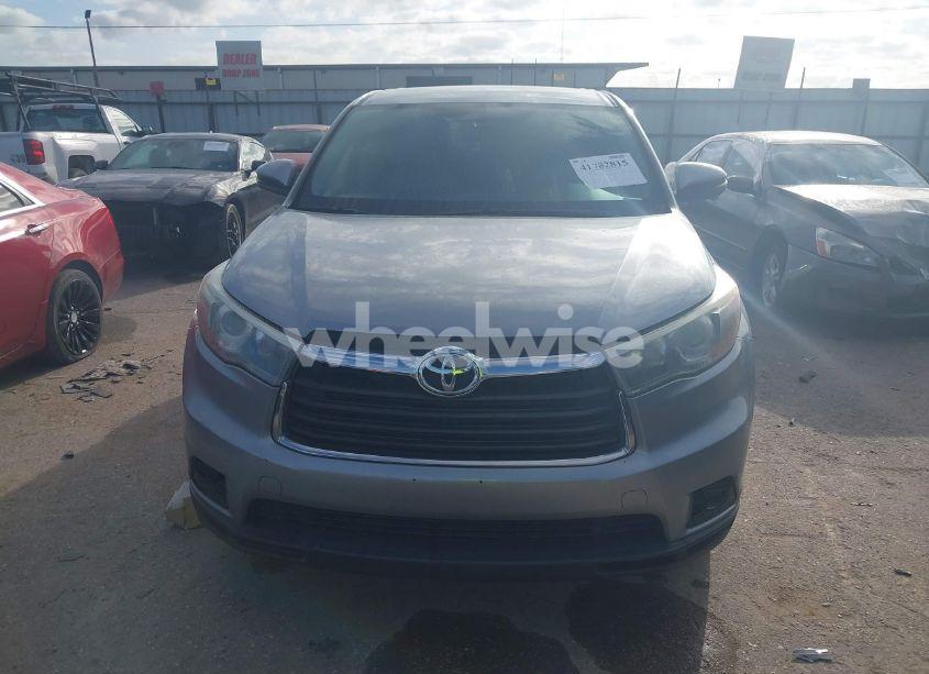 Photo 6 of 2015 Toyota Highlander LE V6 (VIN 5TDZKRFHXFS055290)
