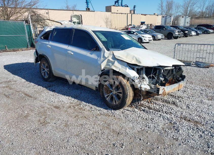 2015 Toyota Highlander LE PLUS V6 (VIN 5TDZKRFHXFS112068) main photo