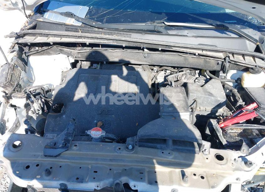 Photo 10 of 2015 Toyota Highlander LE PLUS V6 (VIN 5TDZKRFHXFS112068)