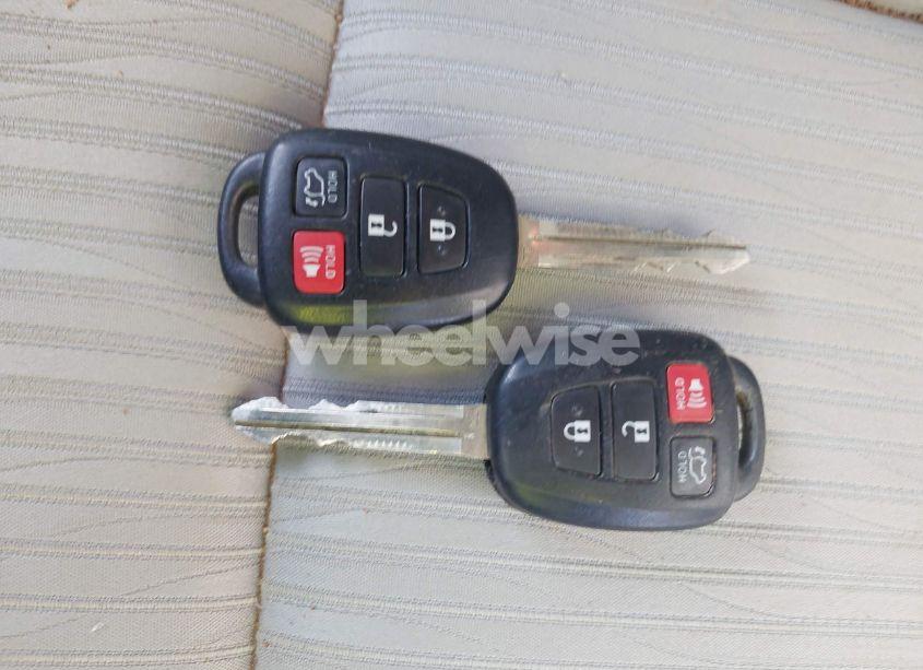 Photo 11 of 2015 Toyota Highlander LE PLUS V6 (VIN 5TDZKRFHXFS112068)