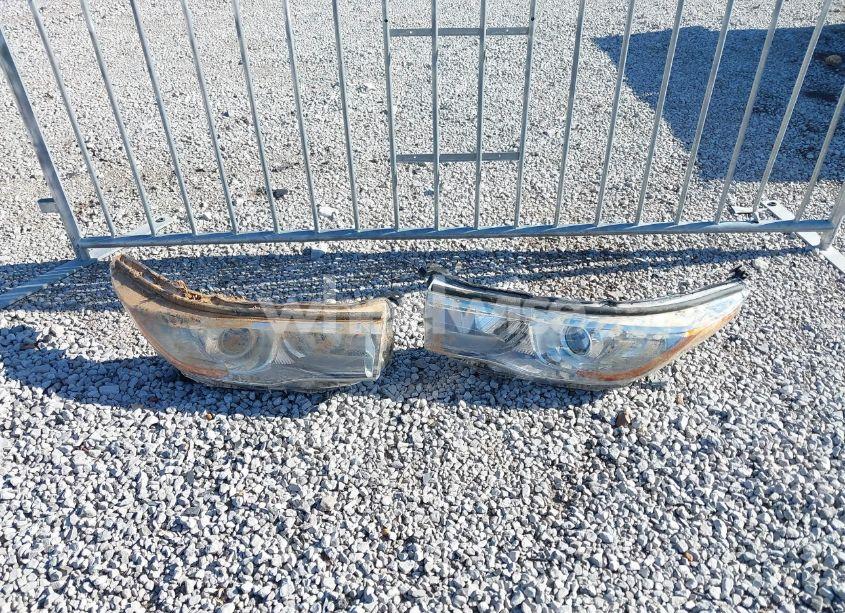 Photo 12 of 2015 Toyota Highlander LE PLUS V6 (VIN 5TDZKRFHXFS112068)