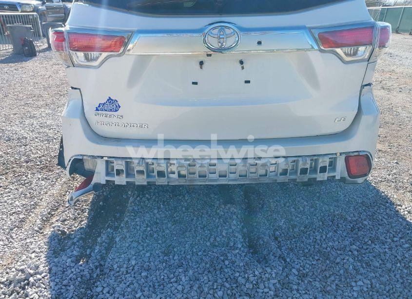 Photo 16 of 2015 Toyota Highlander LE PLUS V6 (VIN 5TDZKRFHXFS112068)