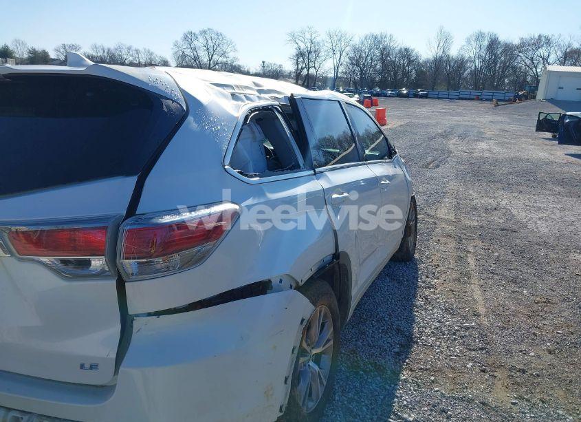 Photo 17 of 2015 Toyota Highlander LE PLUS V6 (VIN 5TDZKRFHXFS112068)