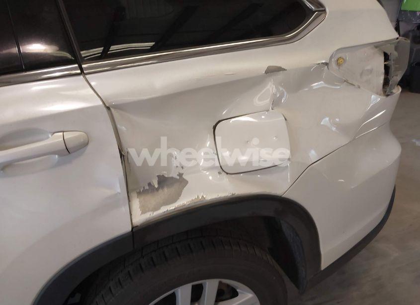 Photo 18 of 2016 Toyota Highlander LE V6 (VIN 5TDZKRFHXGS144567)