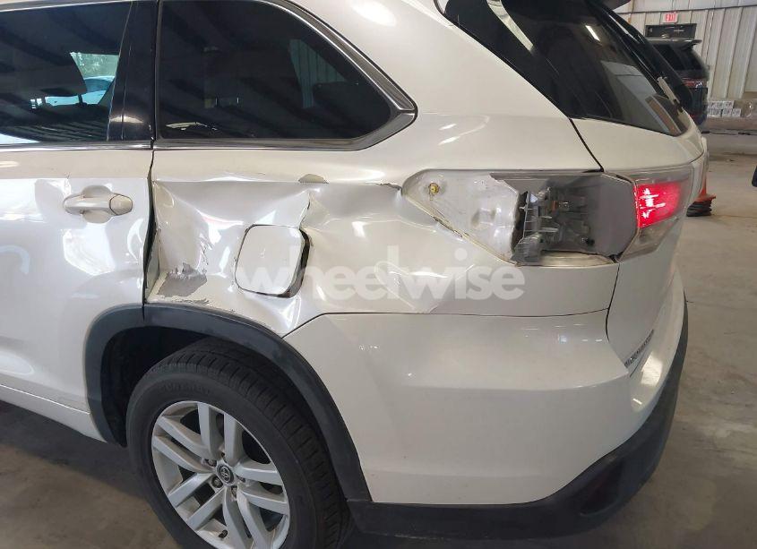 Photo 19 of 2016 Toyota Highlander LE V6 (VIN 5TDZKRFHXGS144567)