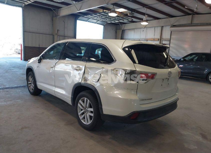 Photo 3 of 2016 Toyota Highlander LE V6 (VIN 5TDZKRFHXGS144567)