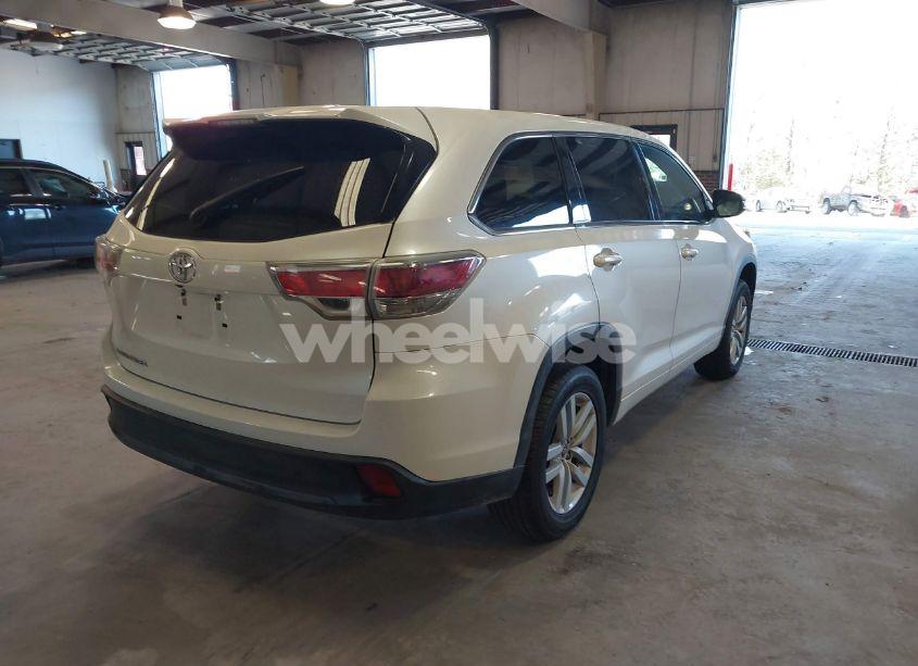 Photo 4 of 2016 Toyota Highlander LE V6 (VIN 5TDZKRFHXGS144567)