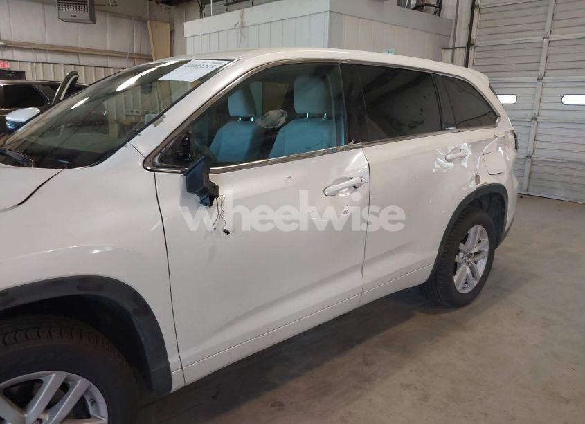 Photo 6 of 2016 Toyota Highlander LE V6 (VIN 5TDZKRFHXGS144567)