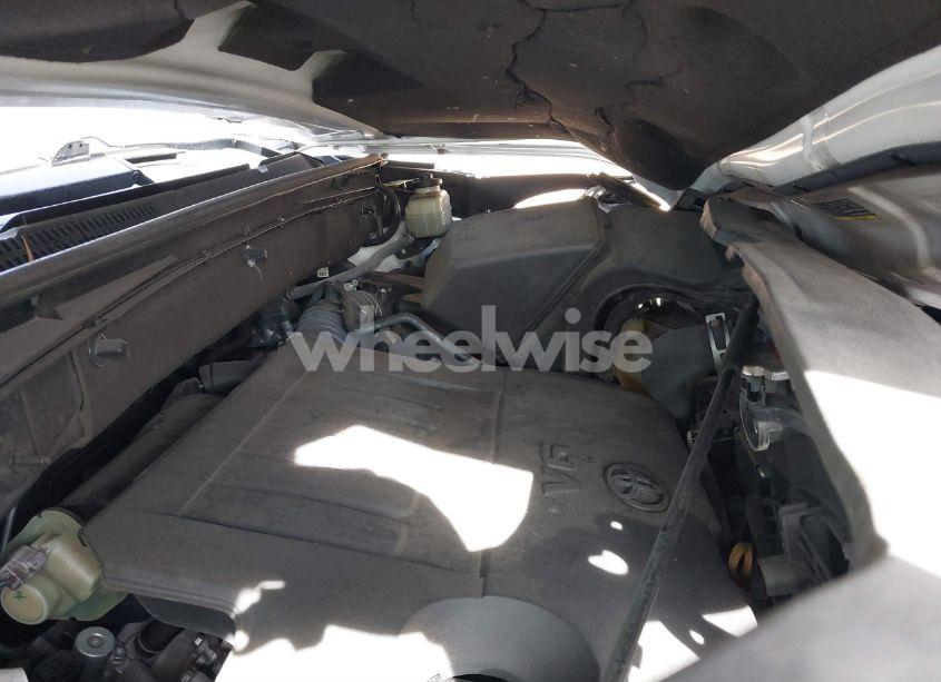 Photo 10 of 2016 Toyota Highlander LE V6 (VIN 5TDZKRFHXGS159909)