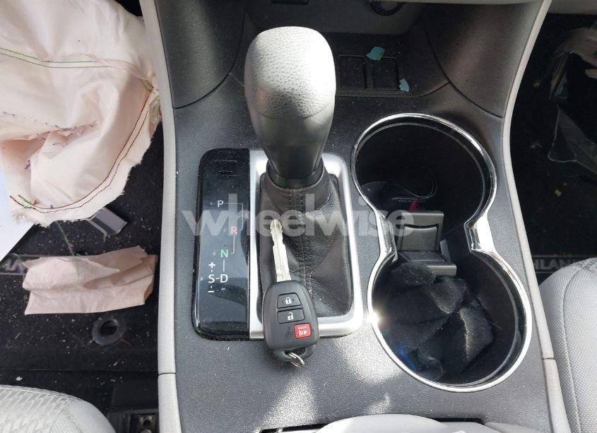 Photo 11 of 2016 Toyota Highlander LE V6 (VIN 5TDZKRFHXGS159909)