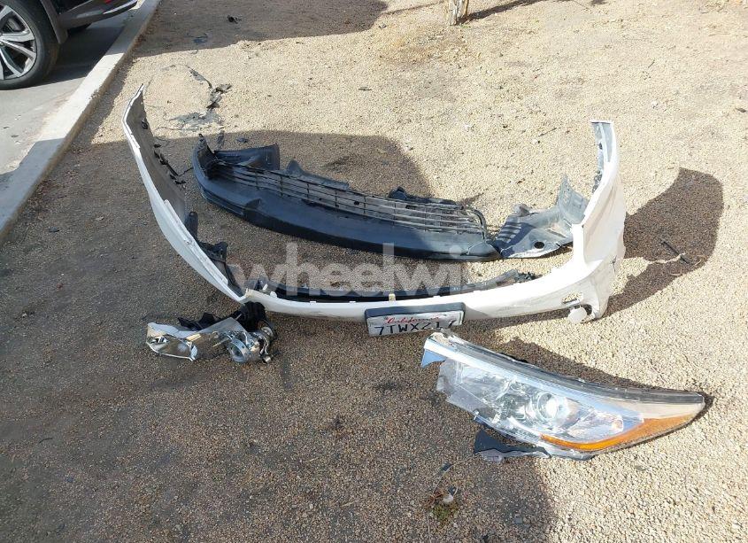 Photo 12 of 2016 Toyota Highlander LE V6 (VIN 5TDZKRFHXGS159909)