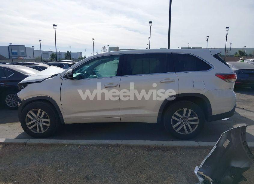 Photo 15 of 2016 Toyota Highlander LE V6 (VIN 5TDZKRFHXGS159909)