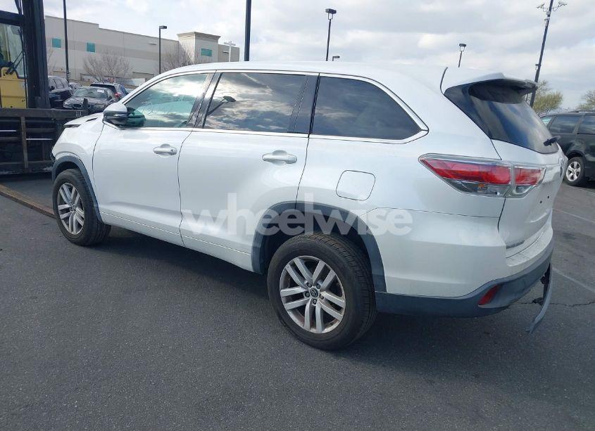 Photo 3 of 2016 Toyota Highlander LE V6 (VIN 5TDZKRFHXGS159909)