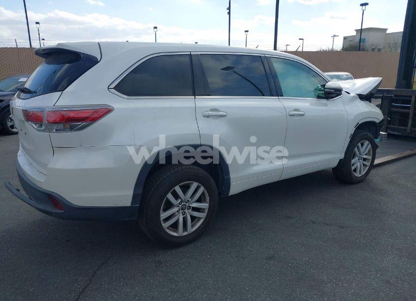 Photo 4 of 2016 Toyota Highlander LE V6 (VIN 5TDZKRFHXGS159909)