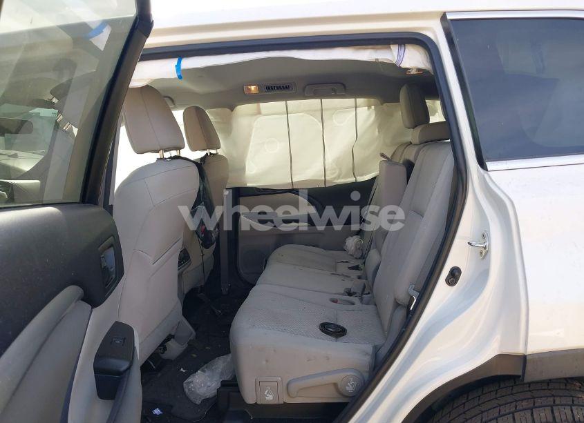 Photo 8 of 2016 Toyota Highlander LE V6 (VIN 5TDZKRFHXGS159909)