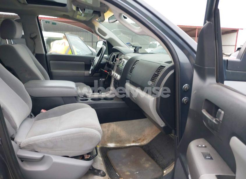 Photo 5 of 2010 Toyota Sequoia SR5 4.6L V8 (VIN 5TDZM5G11AS001275)