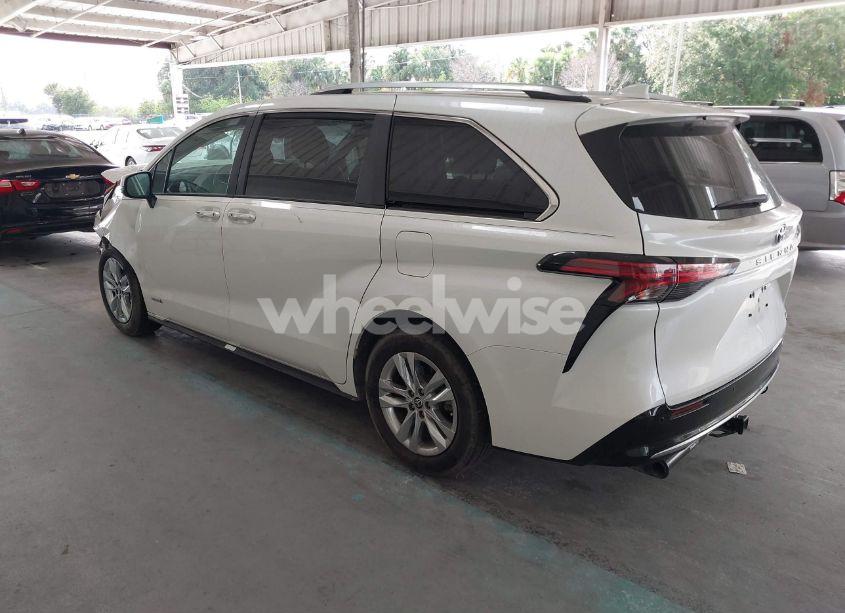 Photo 3 of 2021 Toyota Sienna LIMITED (VIN 5TDZRKEC0MS026922)