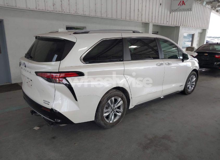Photo 4 of 2021 Toyota Sienna LIMITED (VIN 5TDZRKEC0MS026922)