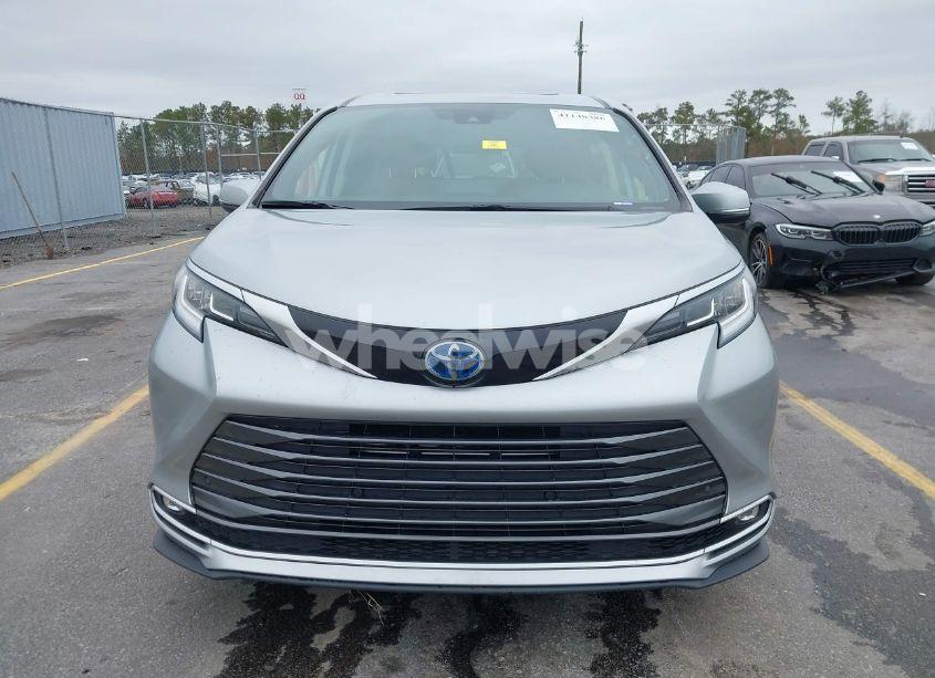 Photo 12 of 2021 Toyota Sienna LIMITED (VIN 5TDZRKEC0MS068099)