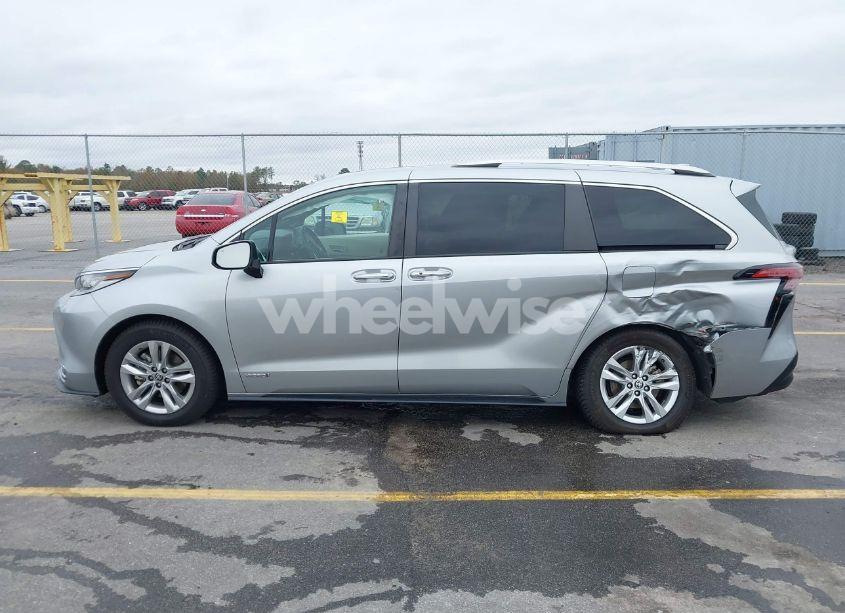 Photo 14 of 2021 Toyota Sienna LIMITED (VIN 5TDZRKEC0MS068099)