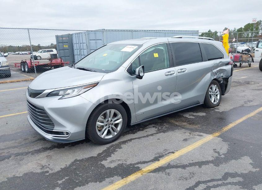 Photo 2 of 2021 Toyota Sienna LIMITED (VIN 5TDZRKEC0MS068099)