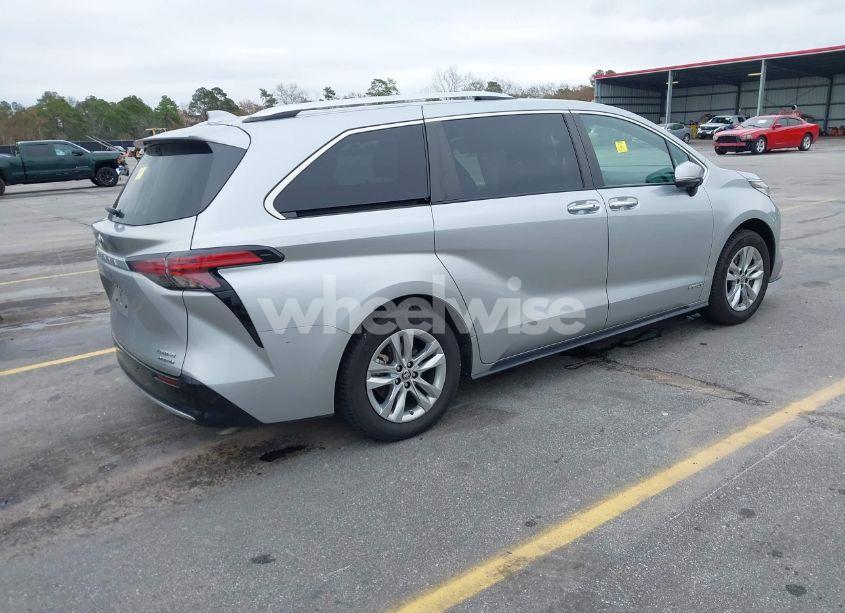 Photo 4 of 2021 Toyota Sienna LIMITED (VIN 5TDZRKEC0MS068099)