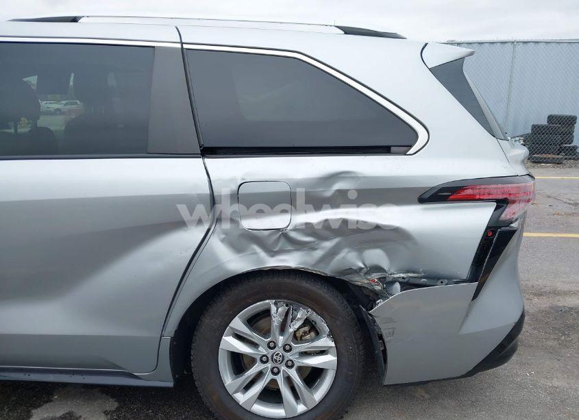 Photo 6 of 2021 Toyota Sienna LIMITED (VIN 5TDZRKEC0MS068099)