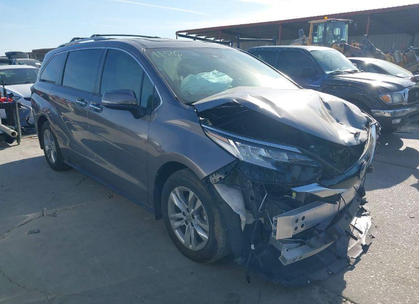 2022 Toyota Sienna LIMITED (VIN 5TDZRKEC0NS092324) main photo