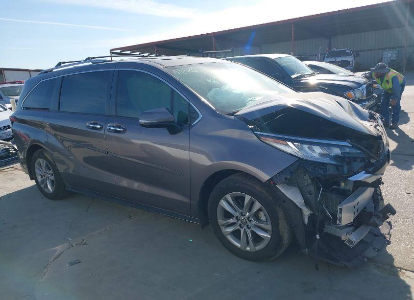 Photo 14 of 2022 Toyota Sienna LIMITED (VIN 5TDZRKEC0NS092324)