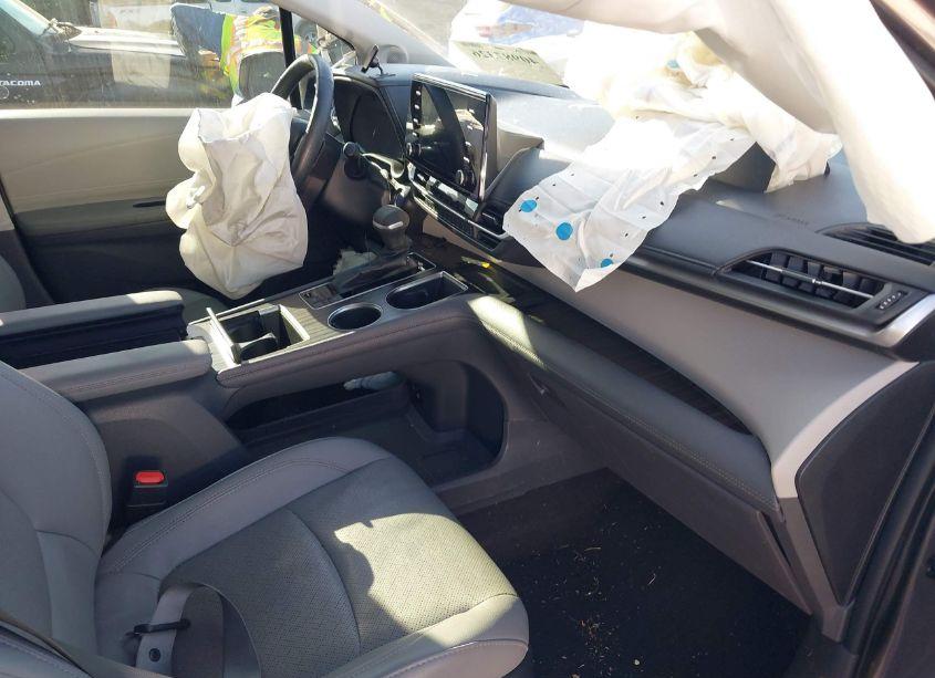 Photo 5 of 2022 Toyota Sienna LIMITED (VIN 5TDZRKEC0NS092324)