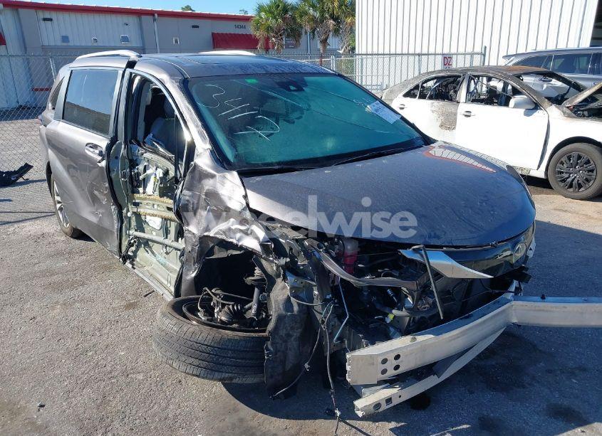 2023 Toyota Sienna LIMITED (VIN 5TDZRKEC2PS153417) main photo