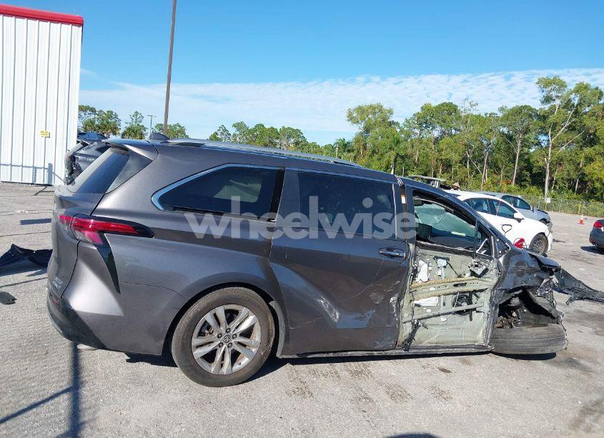 Photo 13 of 2023 Toyota Sienna LIMITED (VIN 5TDZRKEC2PS153417)