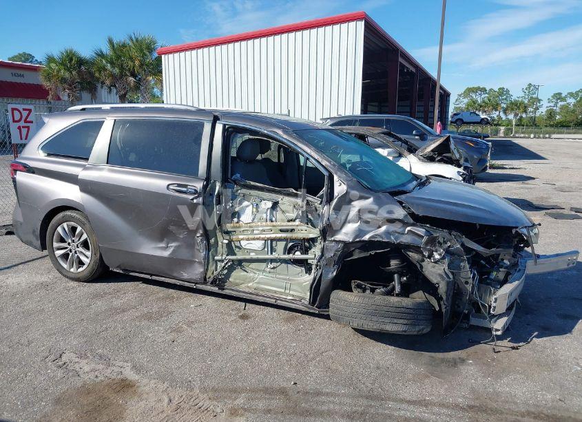 Photo 6 of 2023 Toyota Sienna LIMITED (VIN 5TDZRKEC2PS153417)